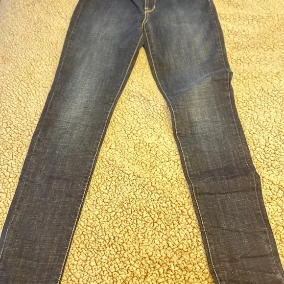 Levi's Women's Skinny Jeans in Classic Blue - Picture 9 of 9